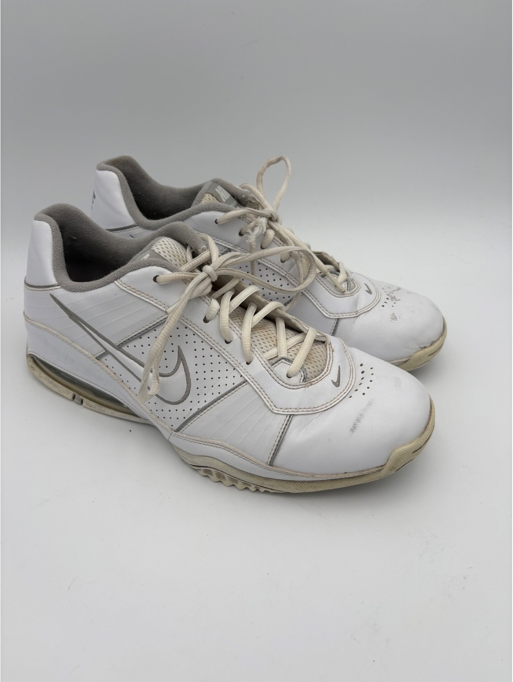 Nike Air Max Full Court Men 10.5 White Athletic Sneakers with Air Cushioning